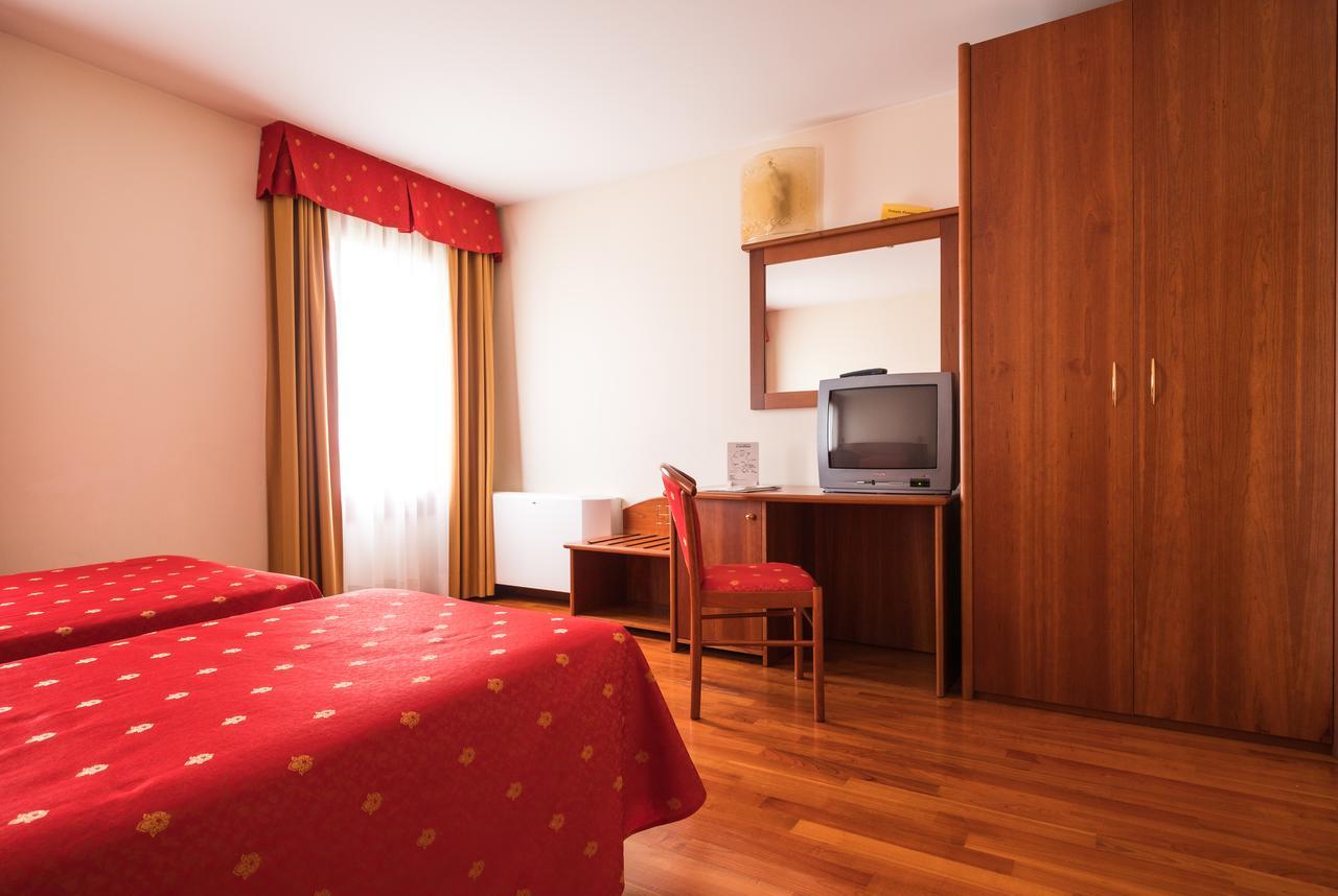 Hotel Dall'Ongaro Ghirano Экстерьер фото